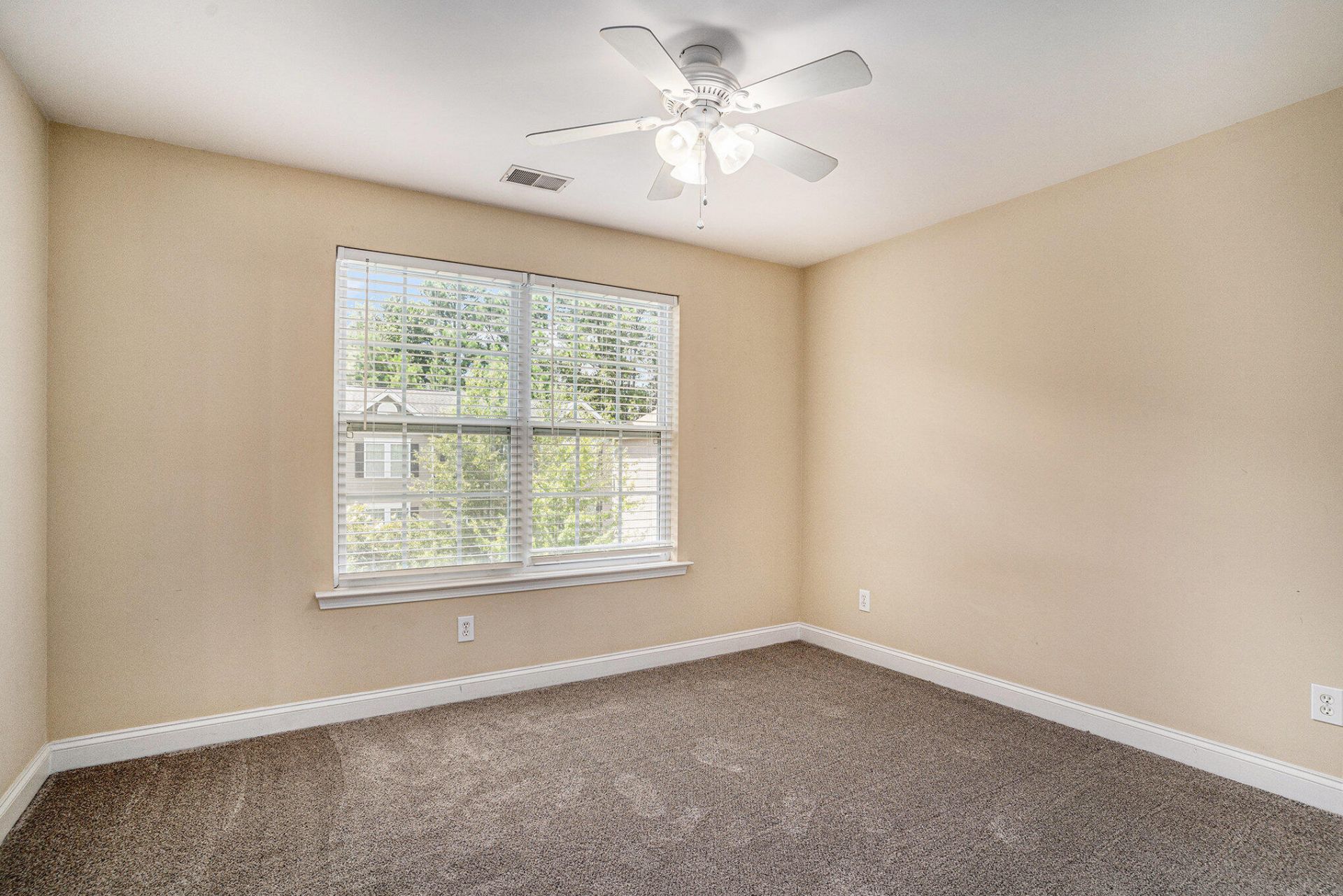 4064 Hartland Street Photo 21