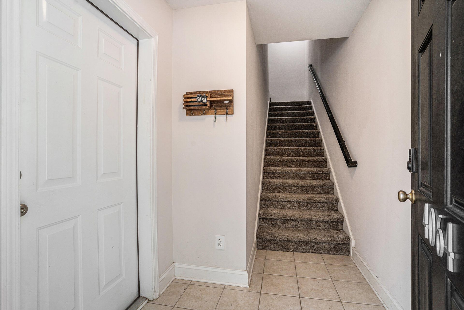 4064 Hartland Street Photo 6