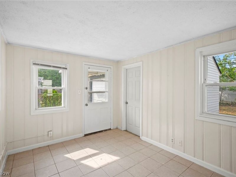 27051 Shirley Avenue , Euclid, OH 44132 Photo 11