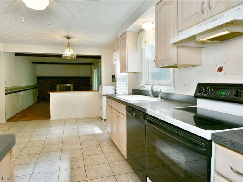 7706 Raglan Drive NE, Warren, OH 44484 Photo 13