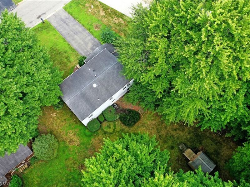 7706 Raglan Drive NE, Warren, OH 44484 Photo 2