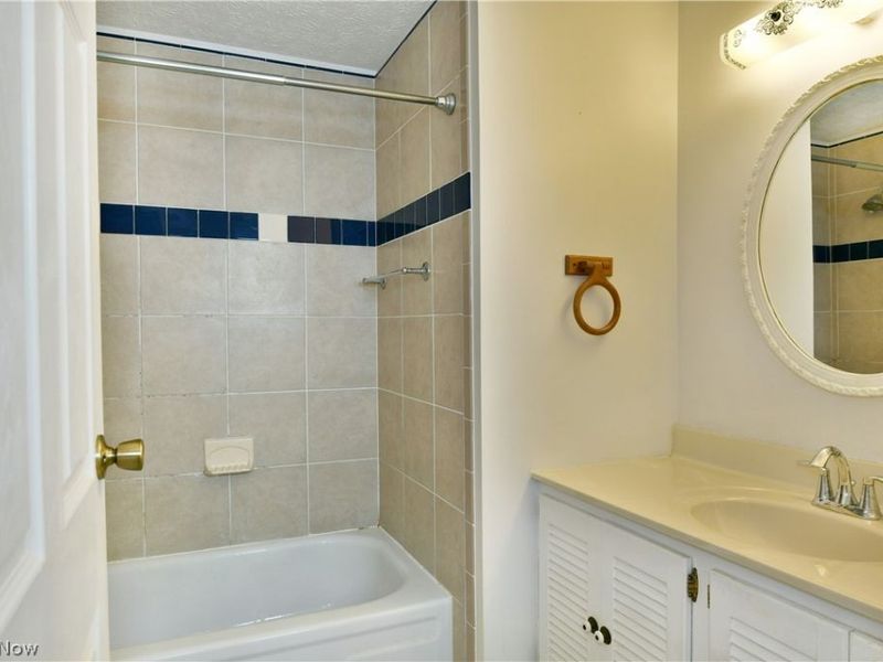 7706 Raglan Drive NE, Warren, OH 44484 Photo 32
