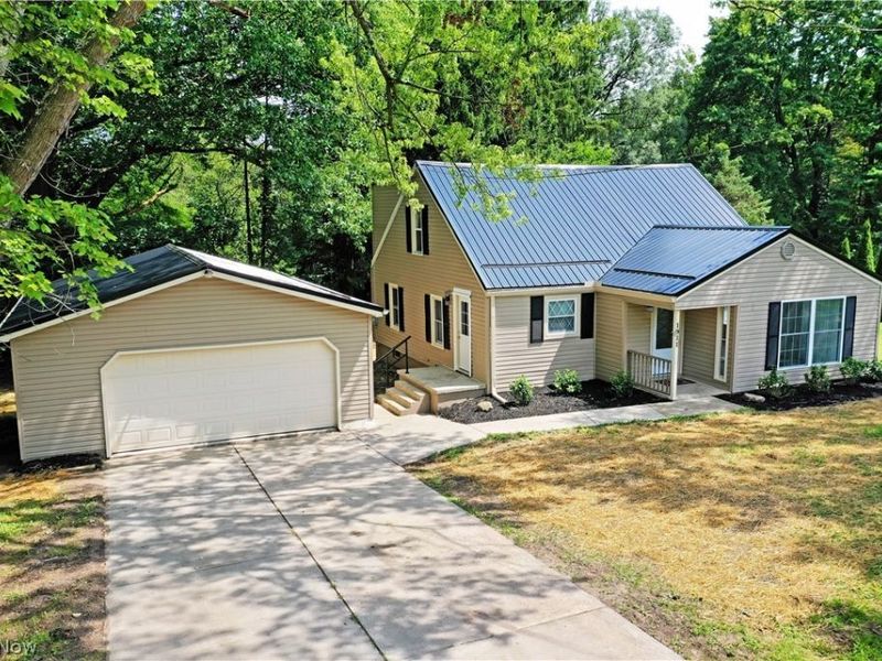 1911 Hubbard Thomas Road, Hubbard, OH 44425 Photo 2
