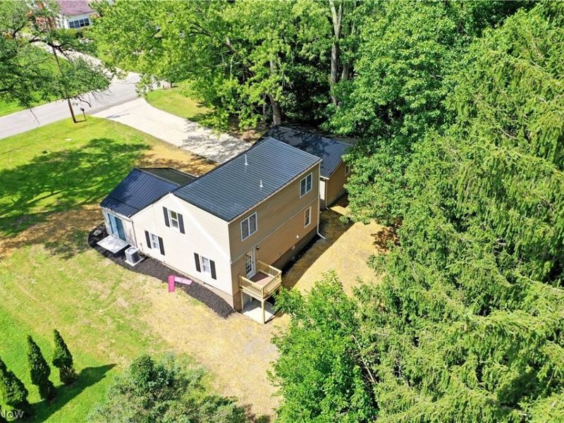 1911 Hubbard Thomas Road, Hubbard, OH 44425 Photo 3