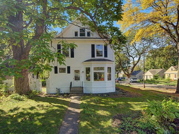 987 Earl Street, Saint Paul, MN 55106