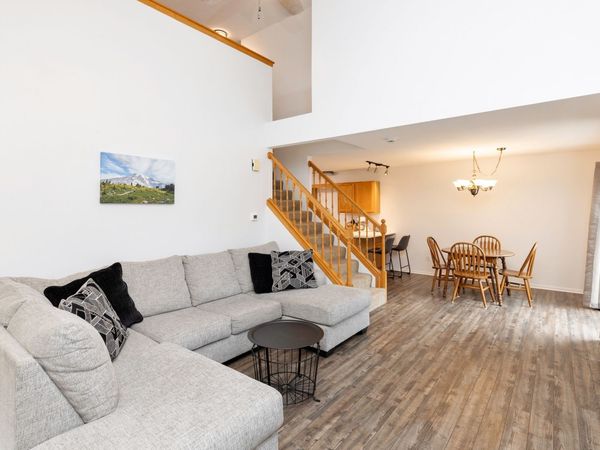 2253 Grand Avenue, Unit 2, West Des Moines, IA 50265