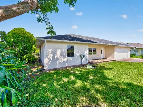 3330 SW Frankford Street, Port St Lucie, FL 34953