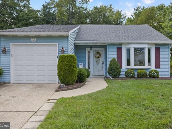 114 CANDLELIGHT COURT, COLUMBUS, NJ 08022