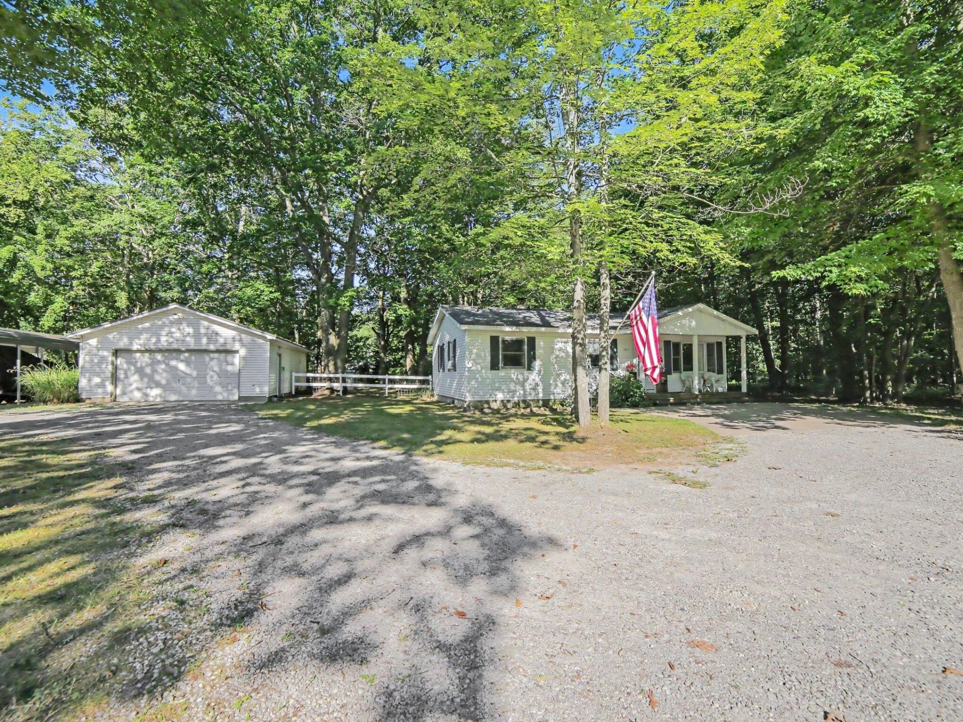 3615 N Lincoln Road, Ludington, MI 49431 Main Photo