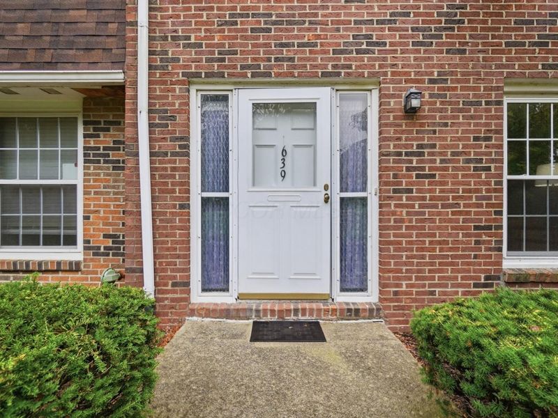 639 Dlyn Street, Columbus, OH 43228 Photo 2
