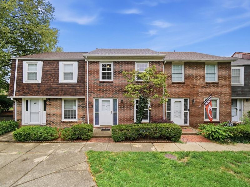 639 Dlyn Street, Columbus, OH 43228 Photo 3