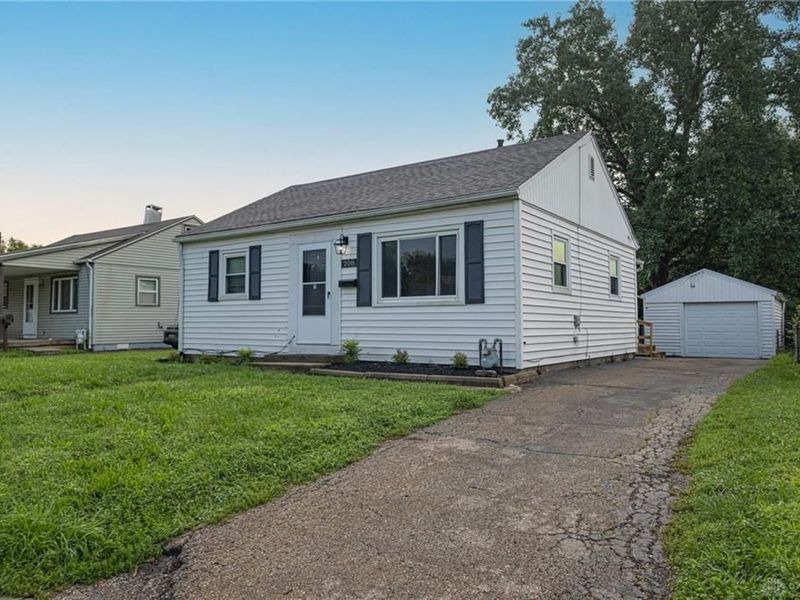 208 W Circle Drive, West Carrollton, OH 45449 Photo 1