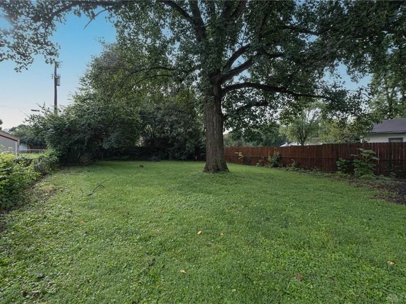 208 W Circle Drive, West Carrollton, OH 45449 Photo 5