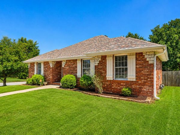 736 S Willow Court, Springfield, MO 65802