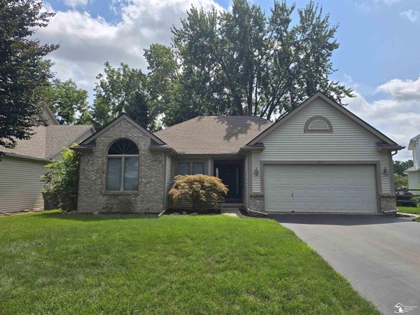 885 hickory creek Drive, Temperance, MI 48182
