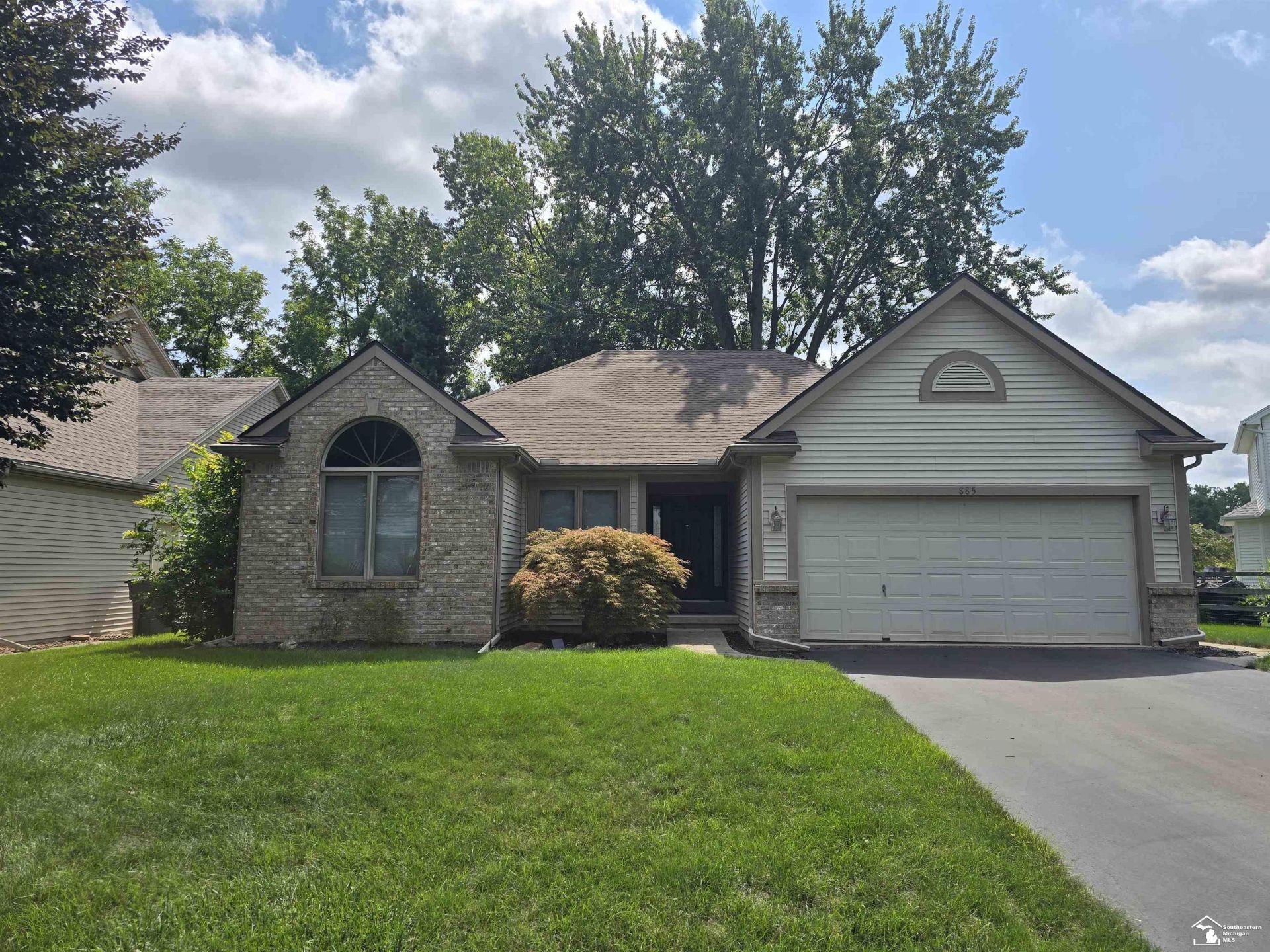 885 Hickory Creek Drive, Temperance, MI 48182 Main Photo