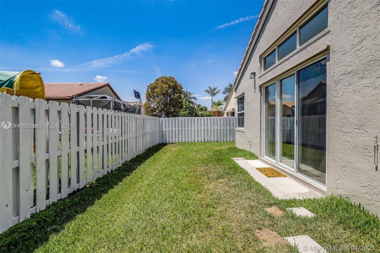 15726 NW 16th Ct , Unit 15726, Pembroke Pines, FL 33028 Photo