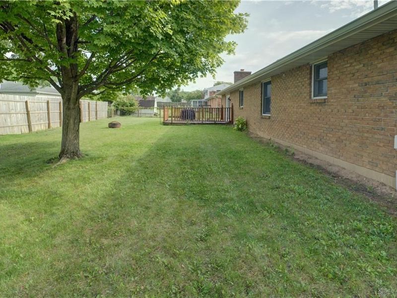 1381 Oaktree Drive, Greenville, OH 45331 Photo 5
