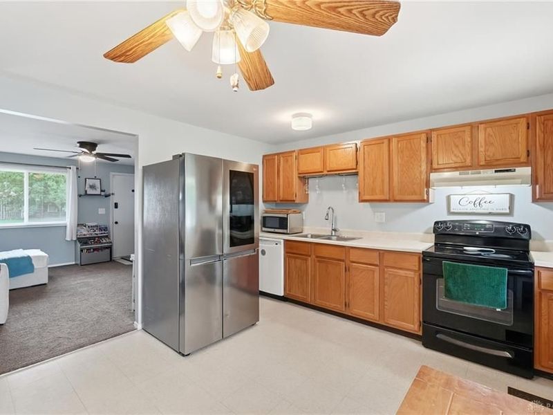 7044 Safari Drive, Huber Heights, OH 45424 Photo 13