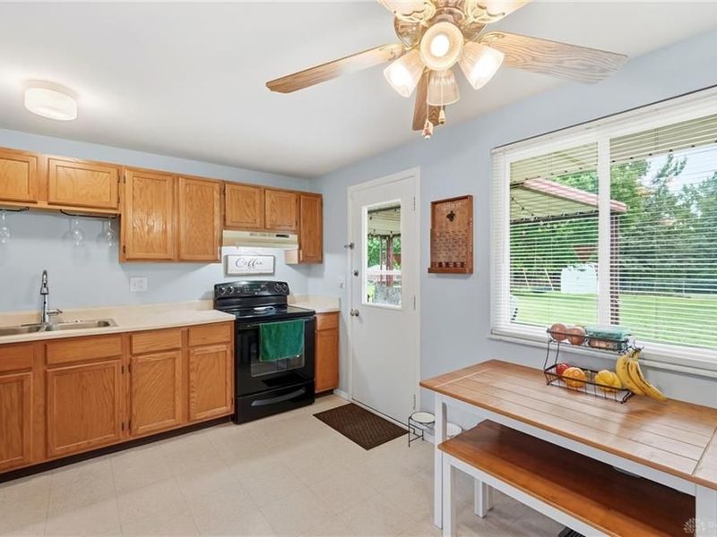 7044 Safari Drive, Huber Heights, OH 45424 Photo 14