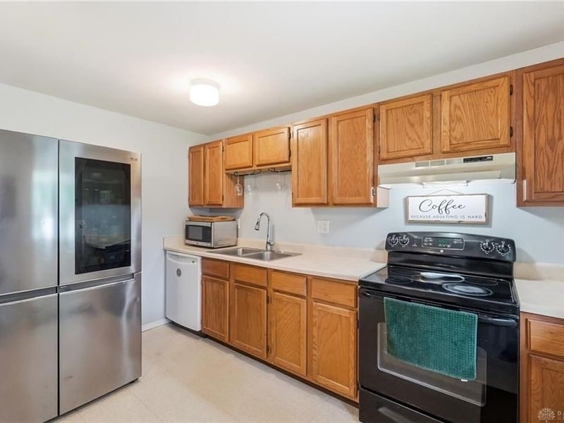 7044 Safari Drive, Huber Heights, OH 45424 Photo 18
