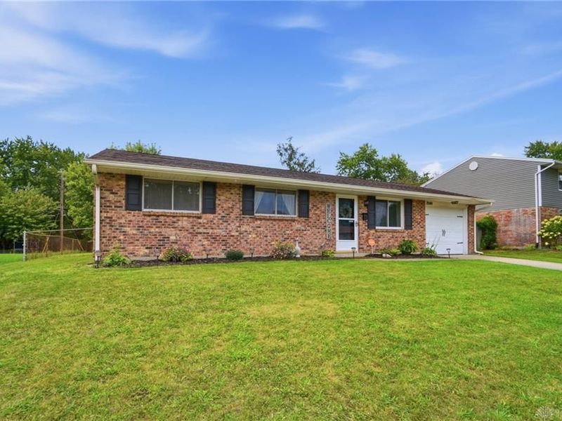 7044 Safari Drive, Huber Heights, OH 45424 Photo 2