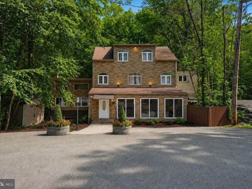 3130 Delaware Circle , Bushkill, PA 18324 Main Photo