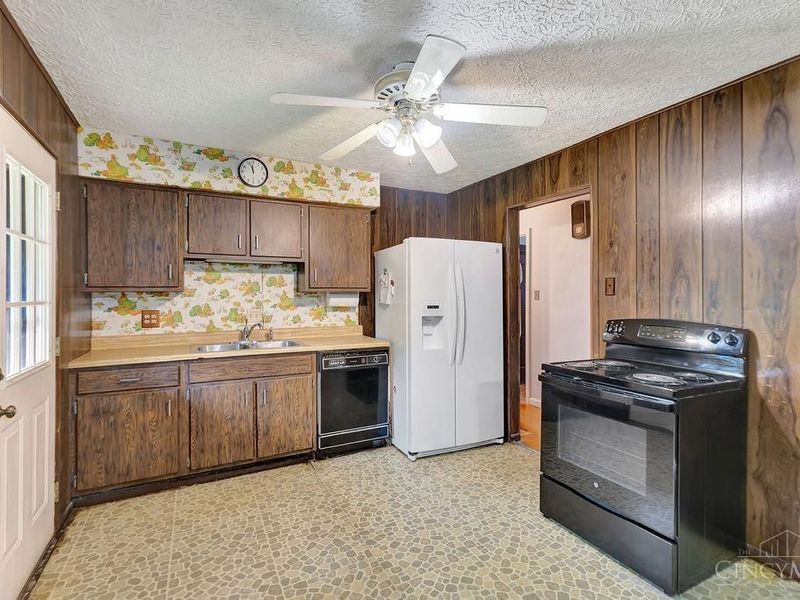 5517 Karen Avenue, Green Township, OH 45248 Photo 9