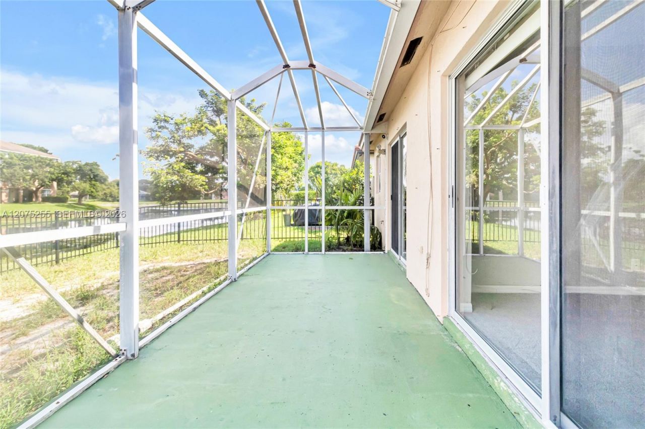 3884 NW 63rd Ter, Coral Springs, FL 33067 Photo