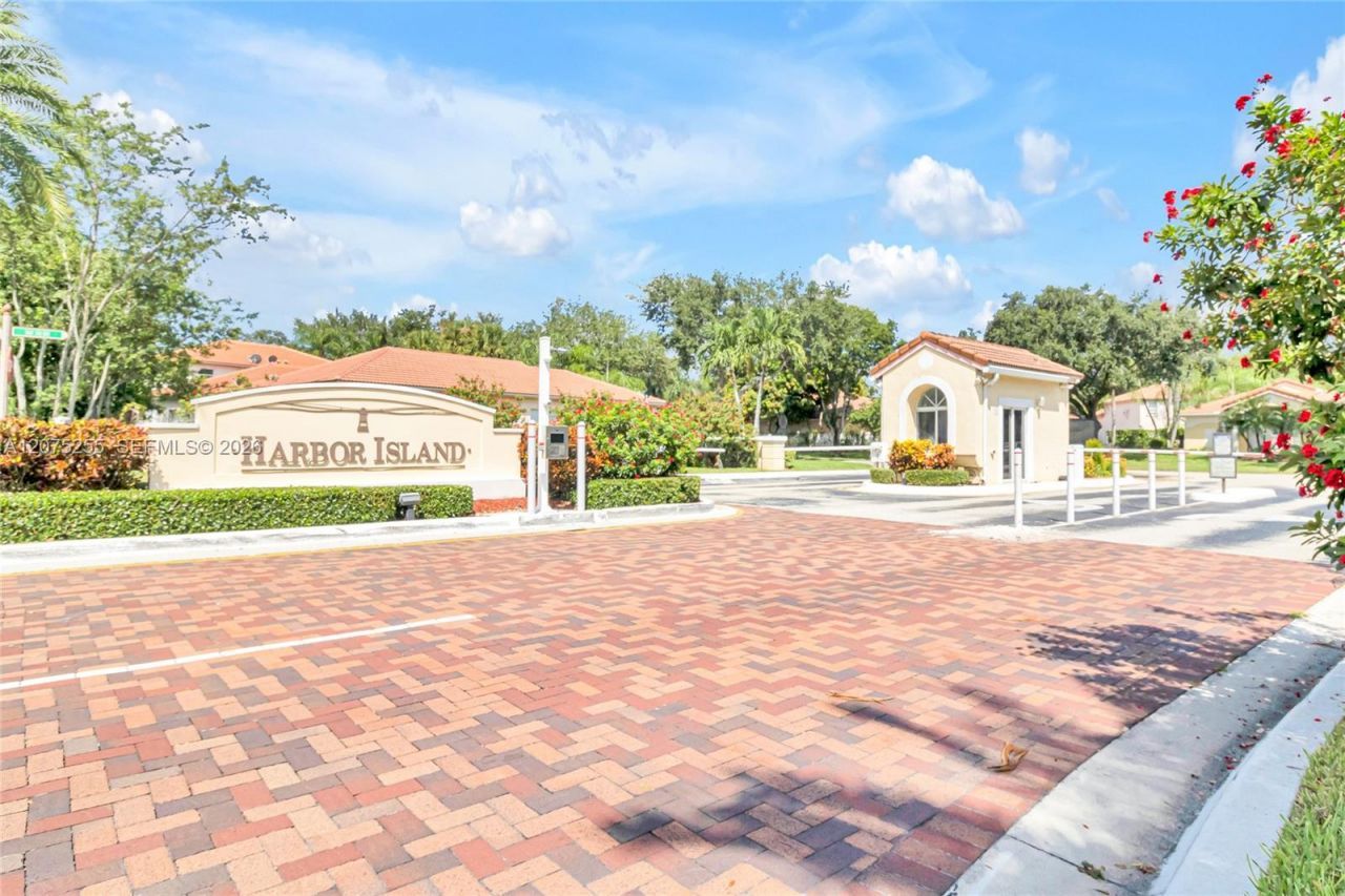 3884 NW 63rd Ter, Coral Springs, FL 33067 Photo
