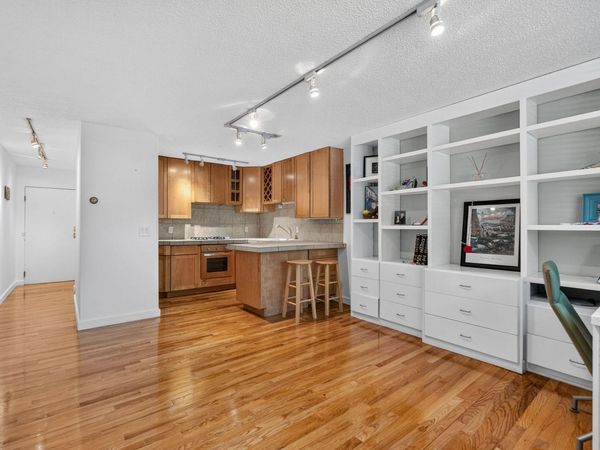 1912 Dupont Avenue S, Unit 105, Minneapolis, MN 55403
