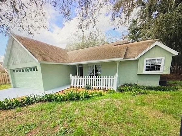 40107 OAKRIDGE DRIVE , LADY LAKE, FL 32159