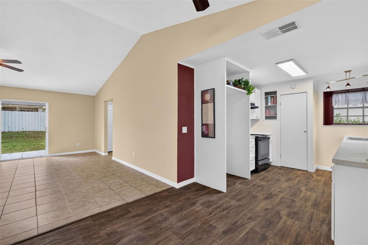 40107 Oakridge Drive, Lady Lake, FL 32159 Photo