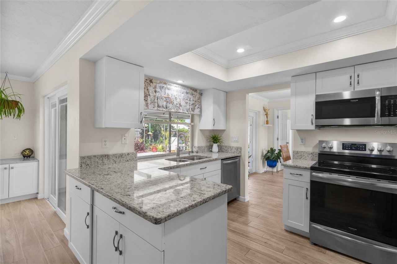 6640 Waterford Lane , Sarasota, FL 34238 Photo