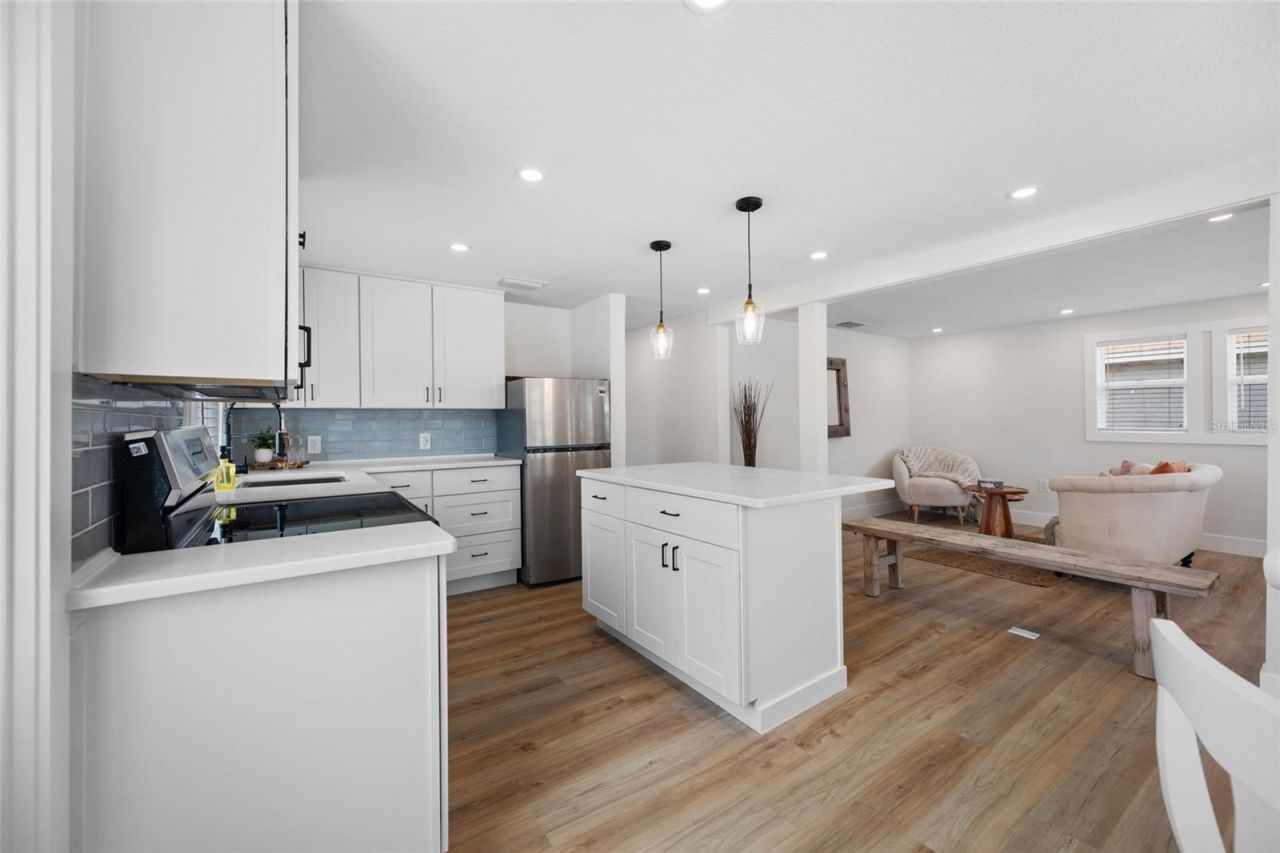 2547 Kingston Street S, Saint Petersburg, FL 33711 Photo