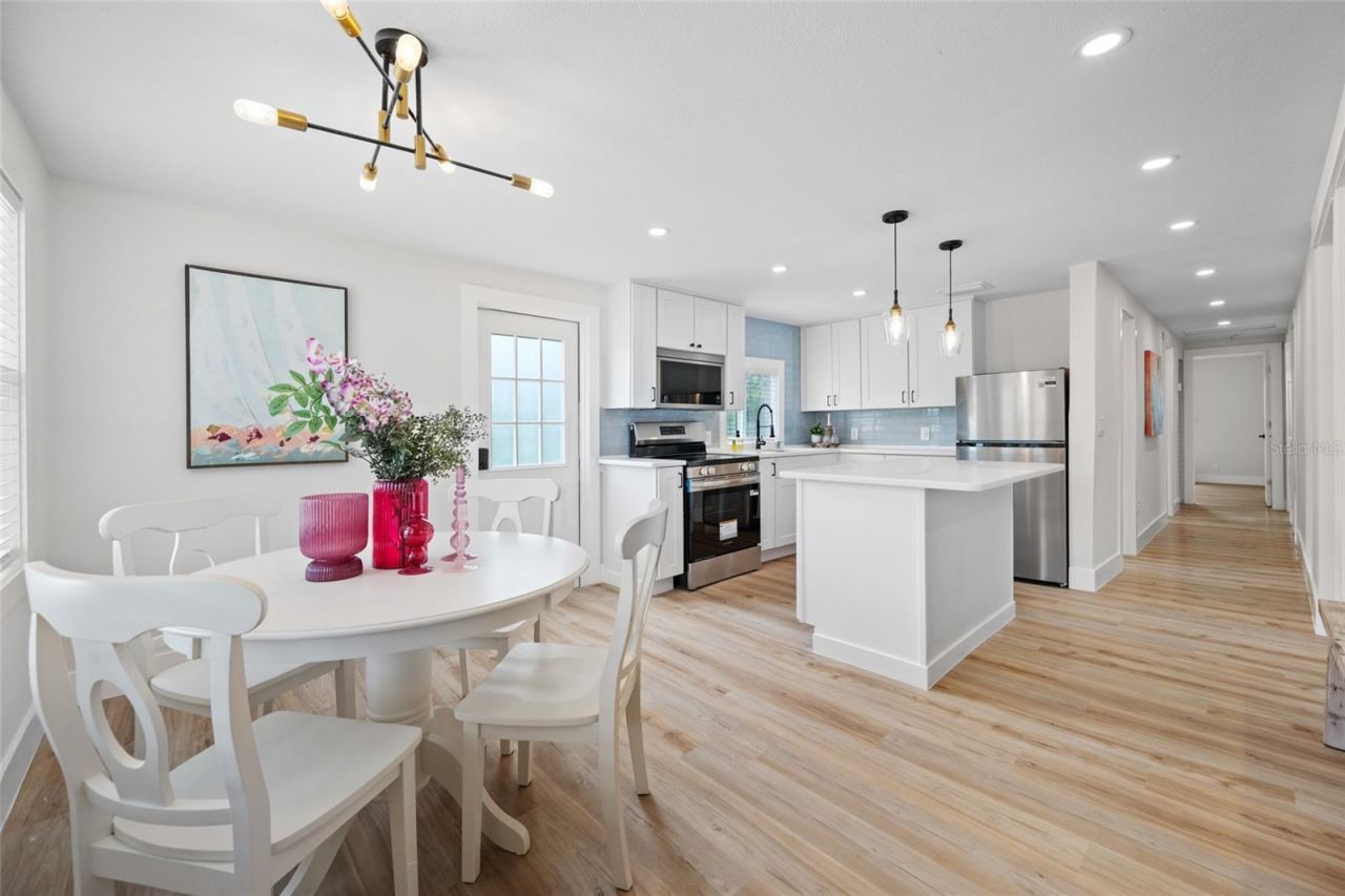 2547 Kingston Street S, Saint Petersburg, FL 33711 Photo