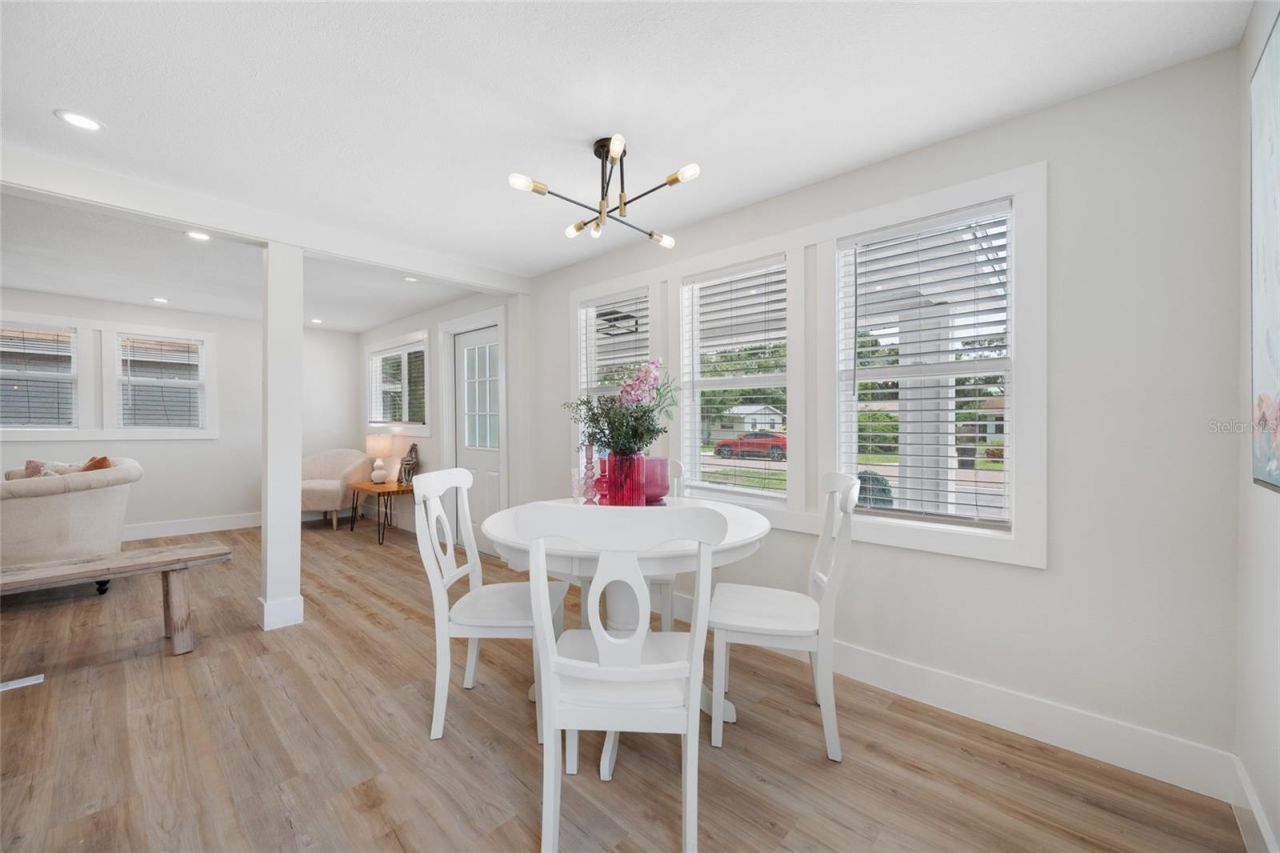 2547 Kingston Street S, Saint Petersburg, FL 33711 Photo