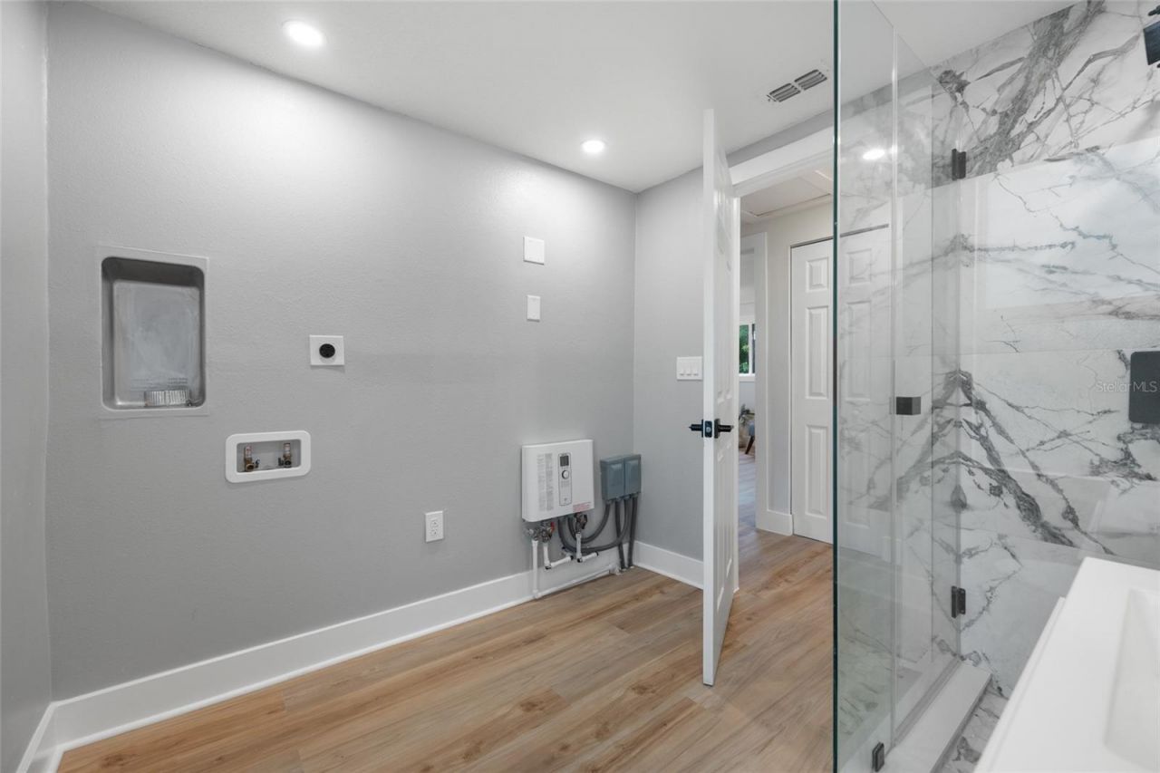 2547 Kingston Street S, Saint Petersburg, FL 33711 Photo