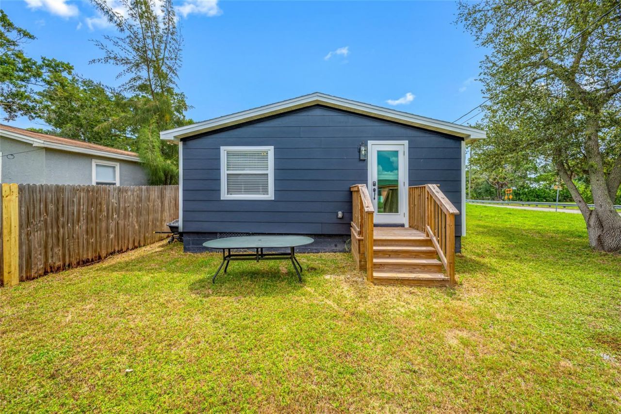 2547 Kingston Street S, Saint Petersburg, FL 33711 Photo