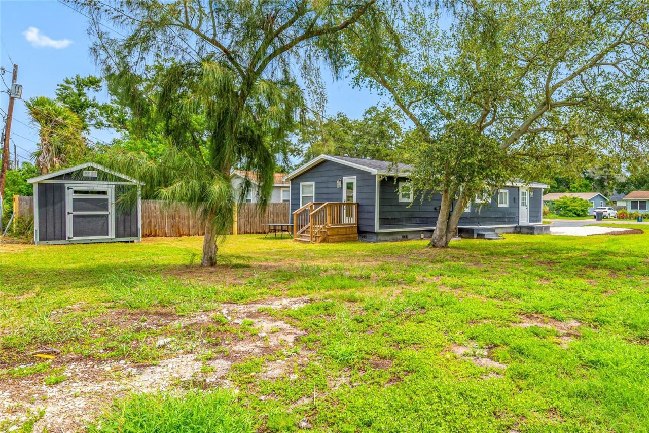 2547 Kingston Street S, Saint Petersburg, FL 33711 Photo