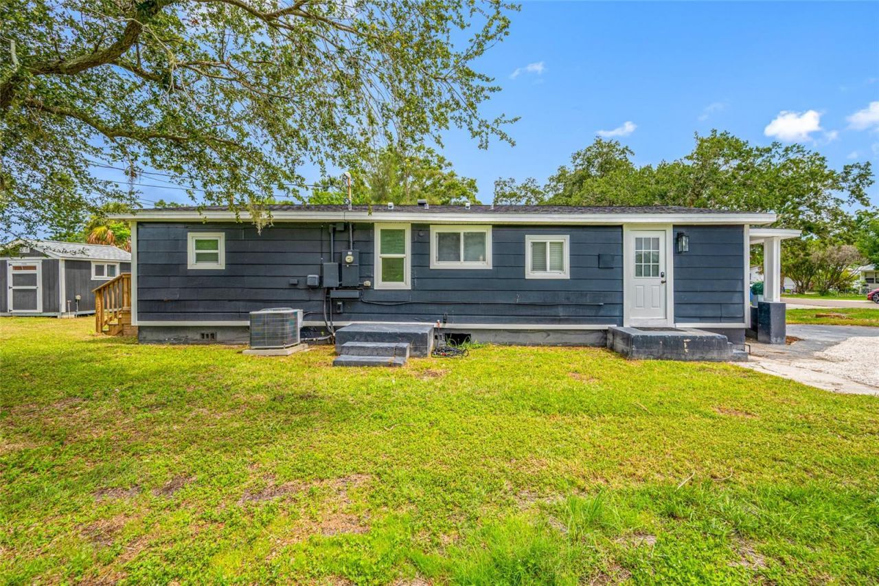 2547 Kingston Street S, Saint Petersburg, FL 33711 Photo