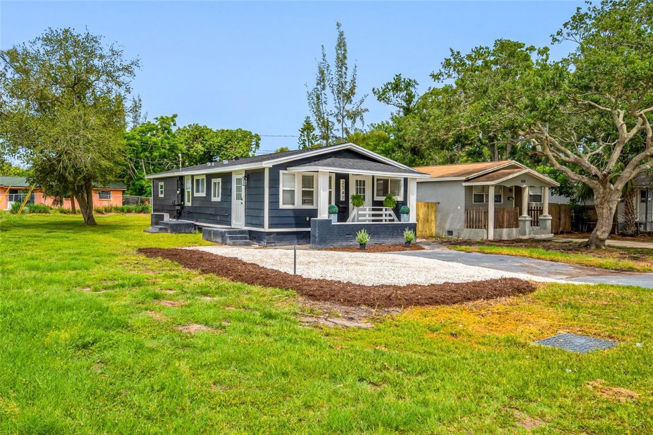 2547 Kingston Street S, Saint Petersburg, FL 33711 Photo