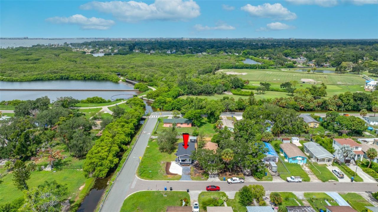 2547 Kingston Street S, Saint Petersburg, FL 33711 Photo