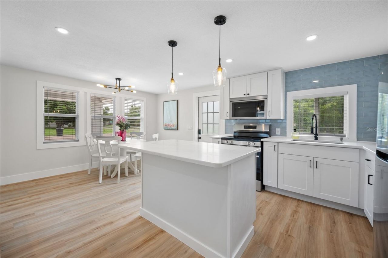 2547 Kingston Street S, Saint Petersburg, FL 33711 Photo