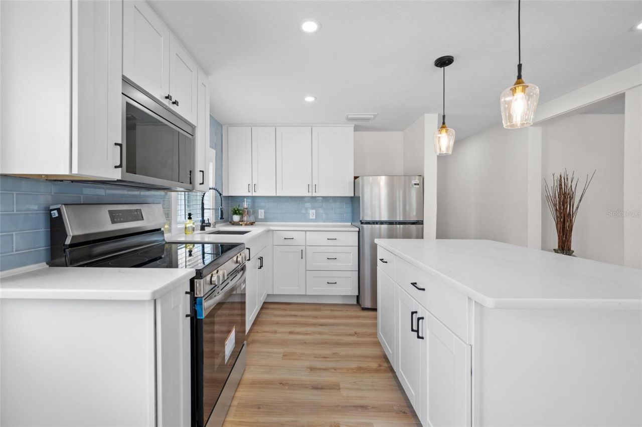 2547 Kingston Street S, Saint Petersburg, FL 33711 Photo