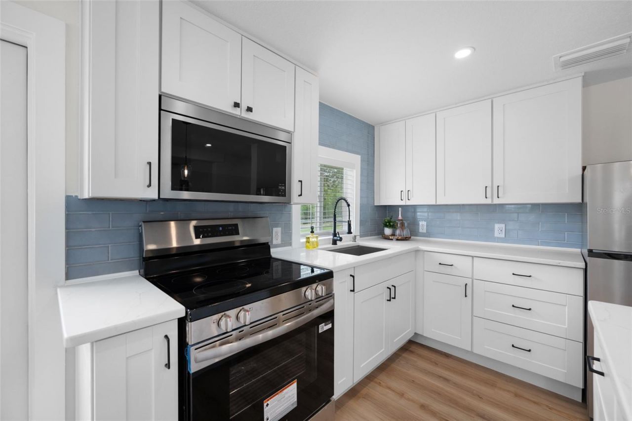 2547 Kingston Street S, Saint Petersburg, FL 33711 Photo