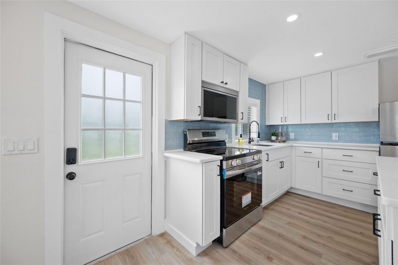 2547 Kingston Street S, Saint Petersburg, FL 33711 Photo