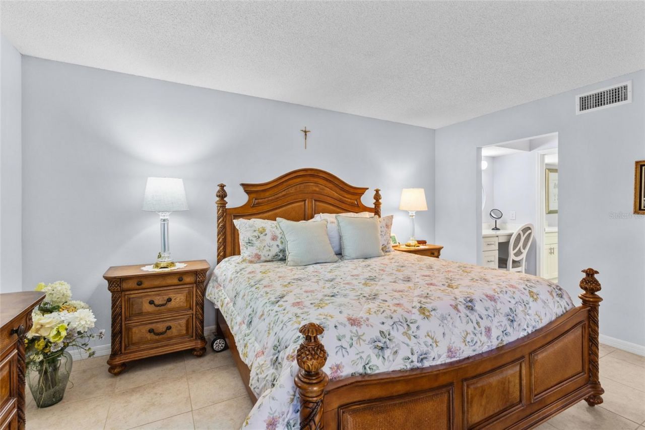 6211 Timber Lake Drive , Unit B1, Sarasota, FL 34243 Photo