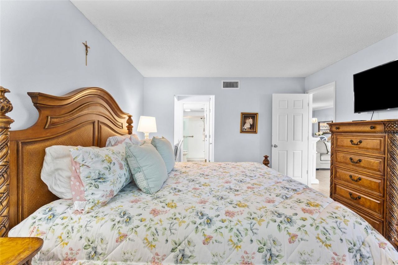 6211 Timber Lake Drive , Unit B1, Sarasota, FL 34243 Photo