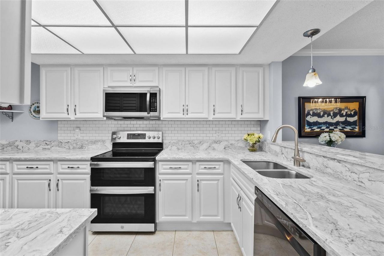 6211 Timber Lake Drive , Unit B1, Sarasota, FL 34243 Photo